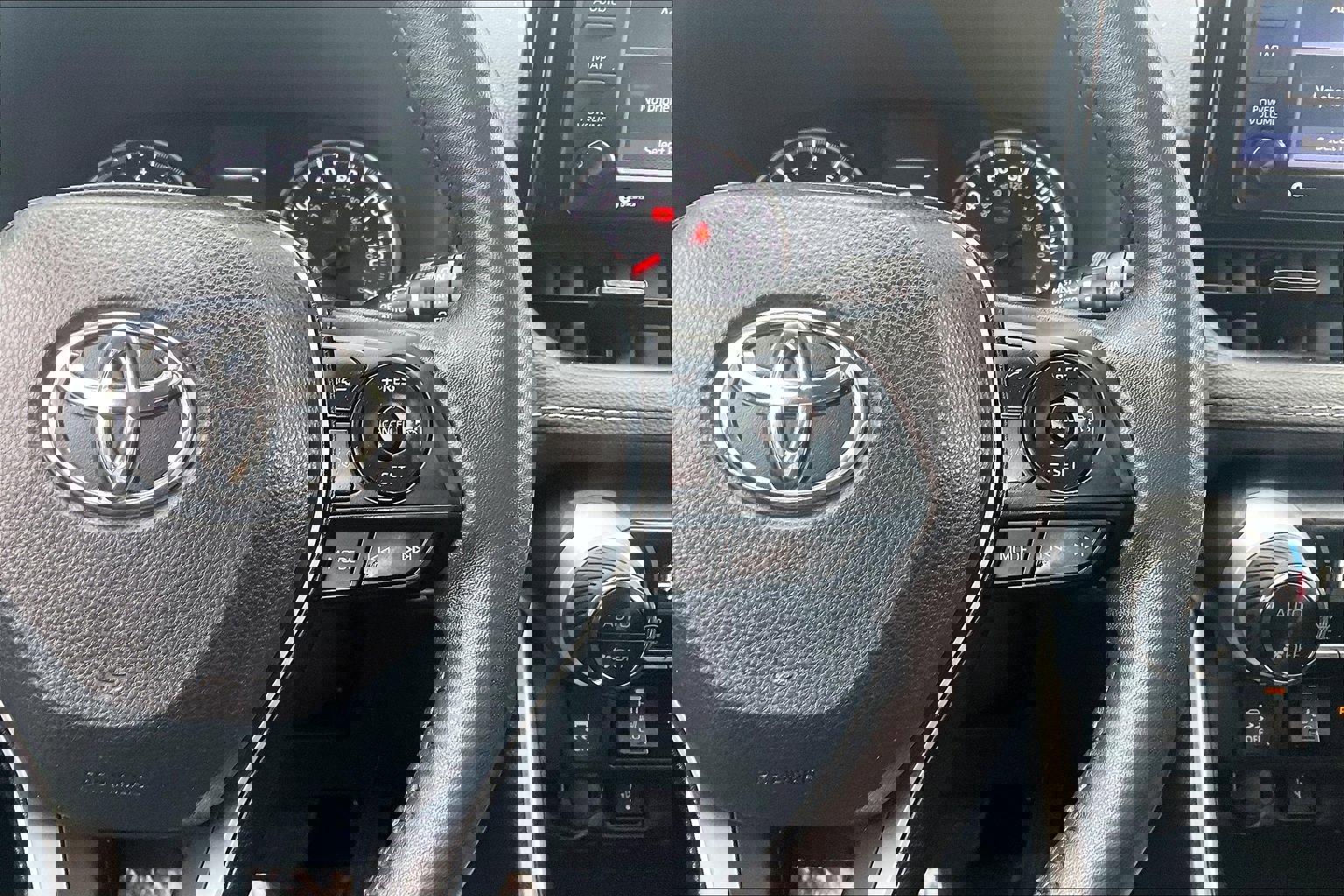 Used 2022 Toyota RAV4 XLE w/ Convenience Package image 24