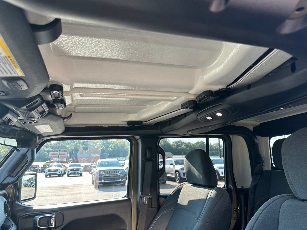 Used 2025 Jeep Gladiator Sport AWD/4WD image 31