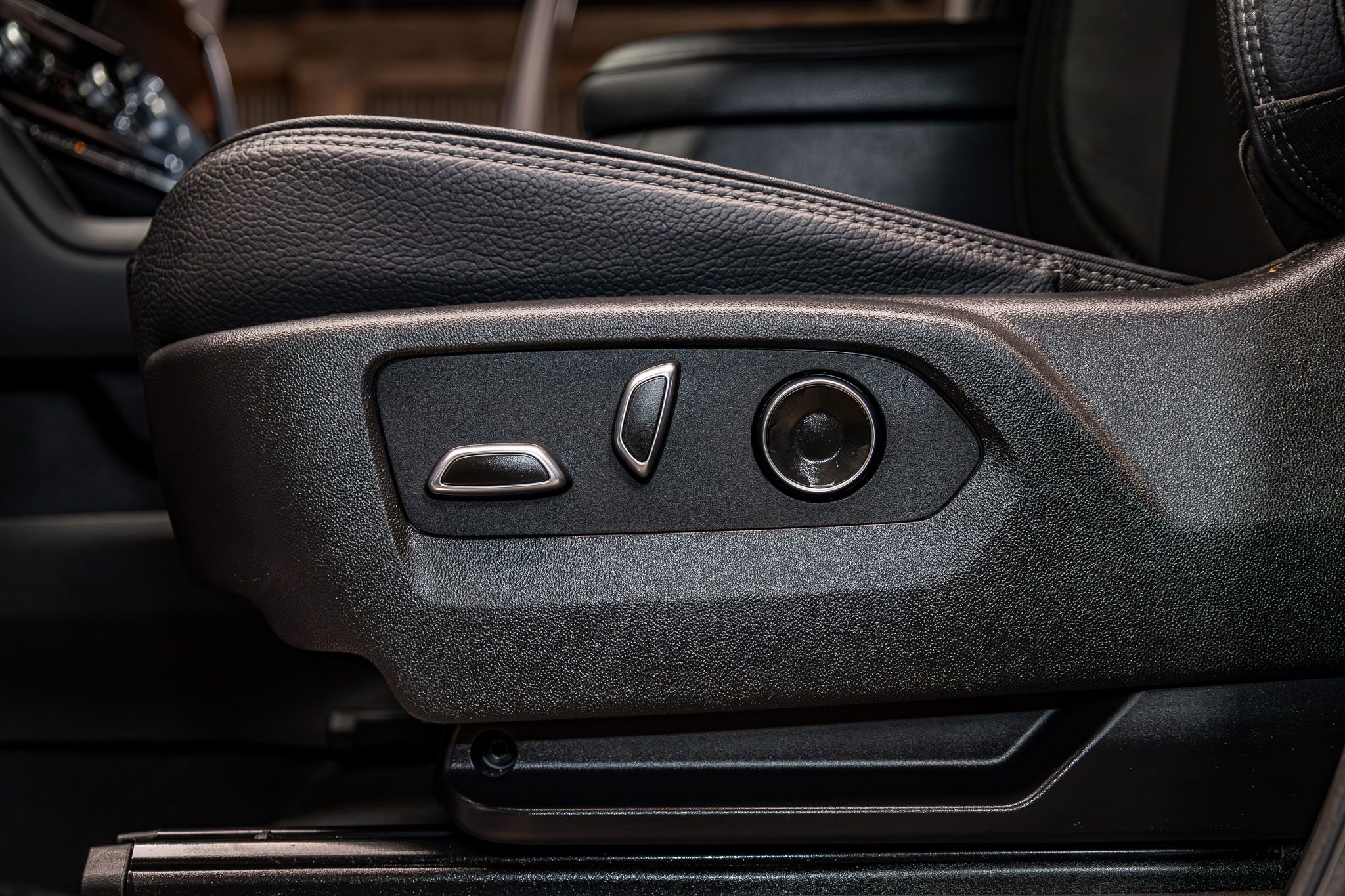 Used 2025 GMC Sierra 3500 Denali w/ Denali Reserve Package image 24