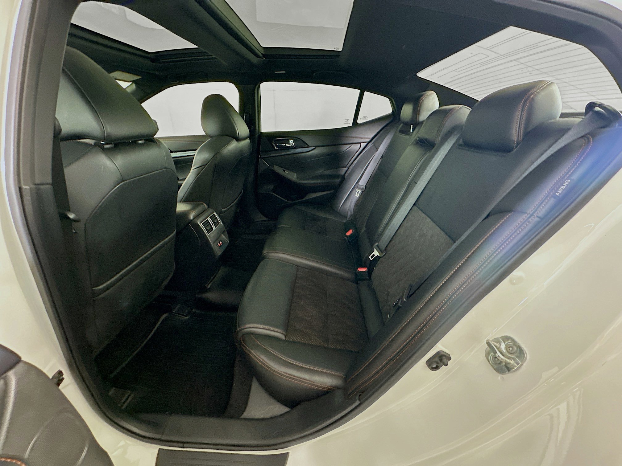 Used 2021 Nissan Maxima SR w/ Sport Mat Group image 30