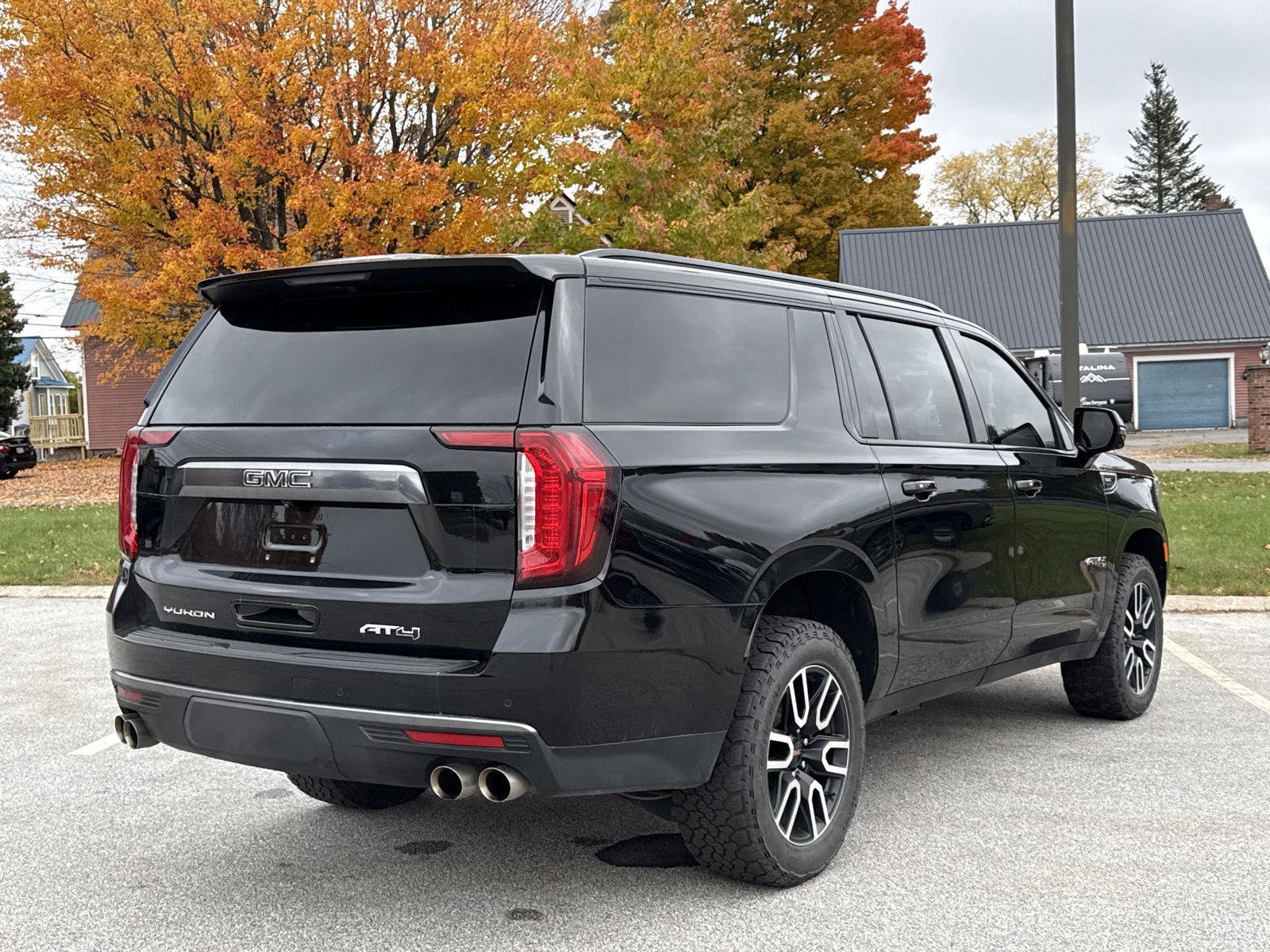 Used 2023 GMC Yukon XL AT4 w/ Technology Package image 5