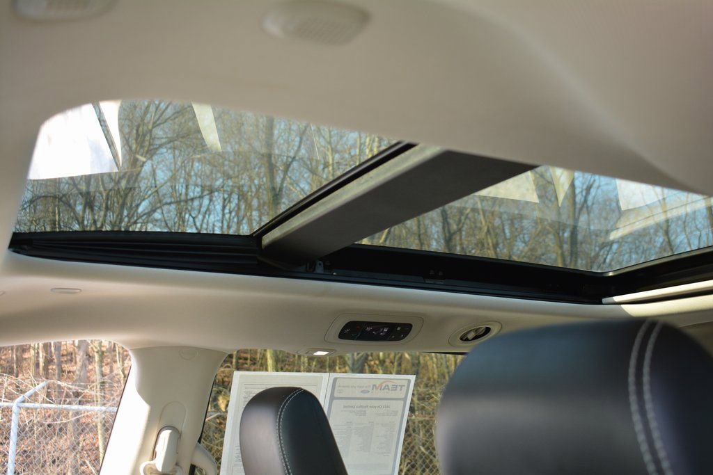 Used 2022 Chrysler Pacifica Limited image 9