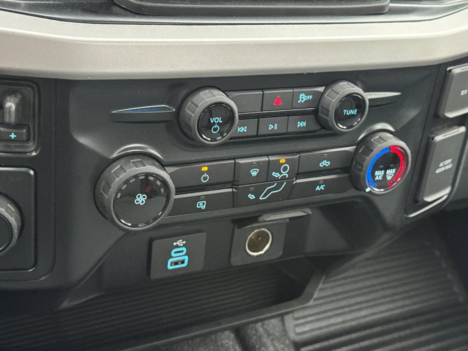 New 2025 Ford F550 2WD Regular Cab Super Duty image 19