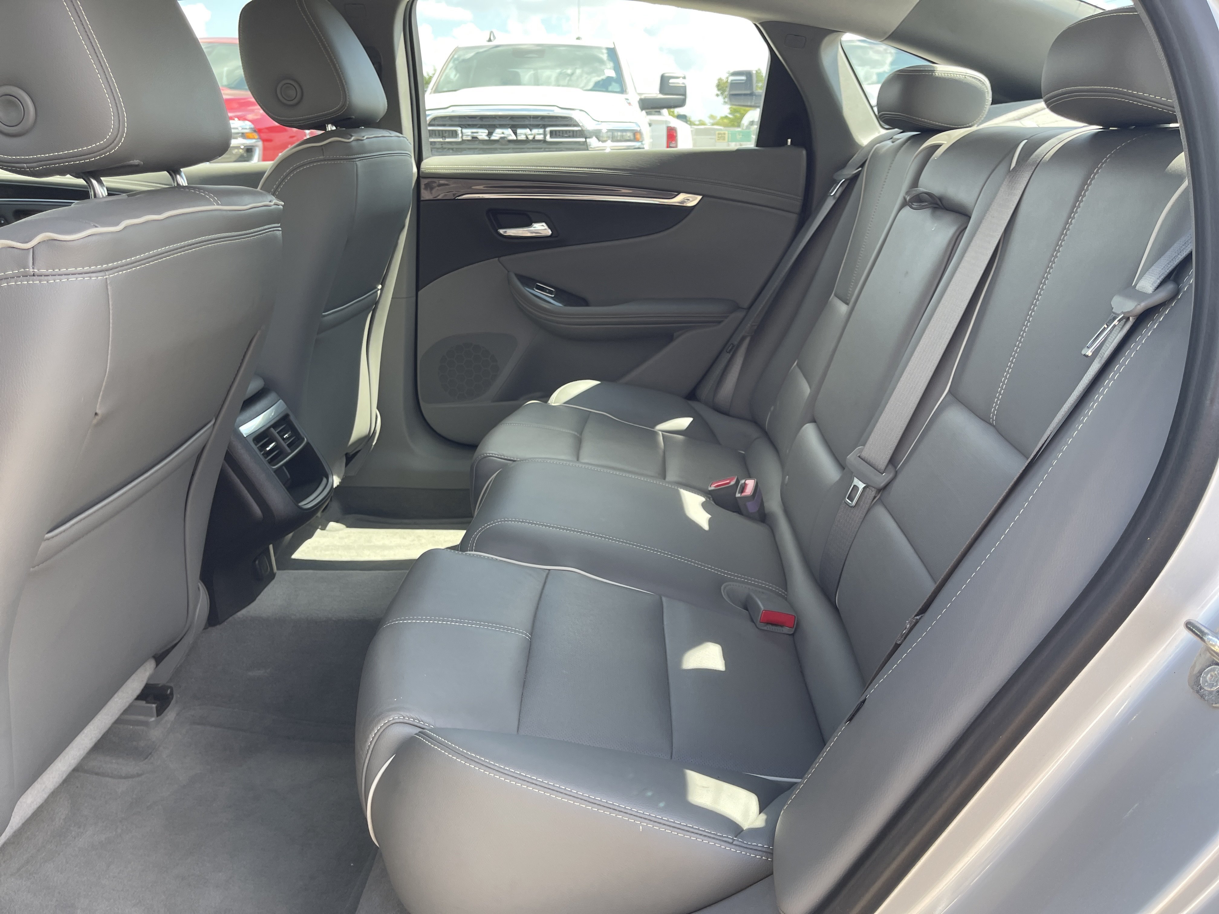 Used 2015 Chevrolet Impala LTZ FWD image 17