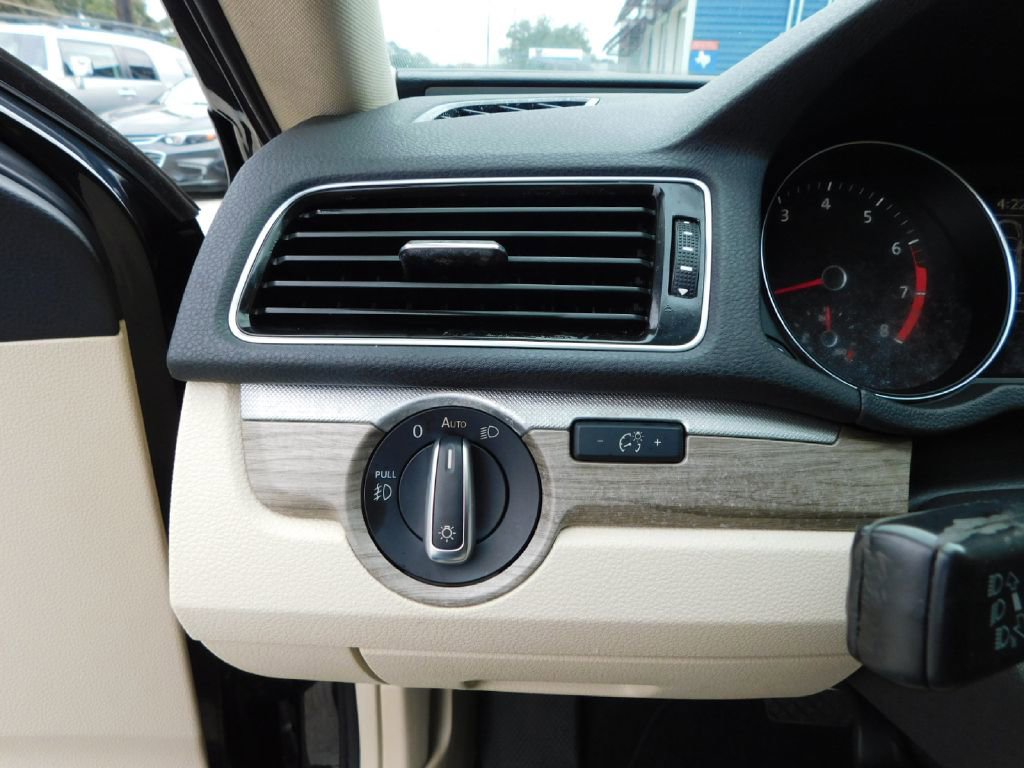 Used 2016 Volkswagen Passat 1.8T SE w/ Lighting Package (P06) image 25