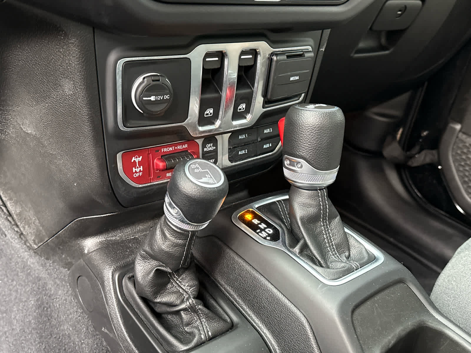 Used 2025 Jeep Wrangler Rubicon w/ Convenience Group image 21