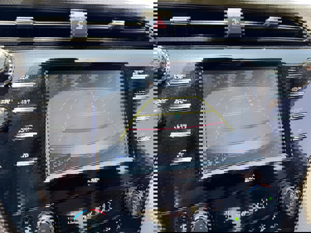 Used 2020 Toyota Camry LE image 14