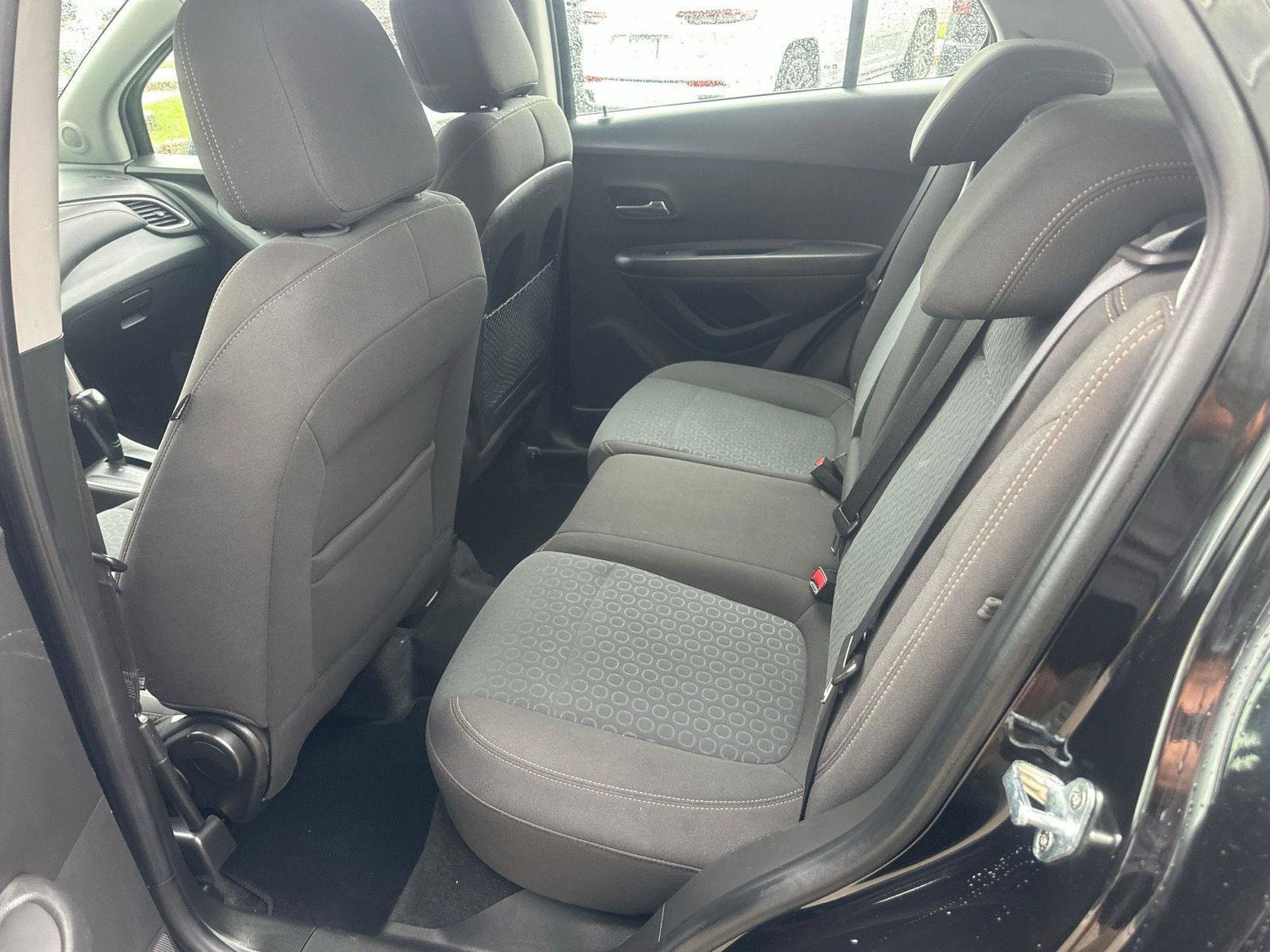 Used 2020 Chevrolet Trax LS FWD image 17