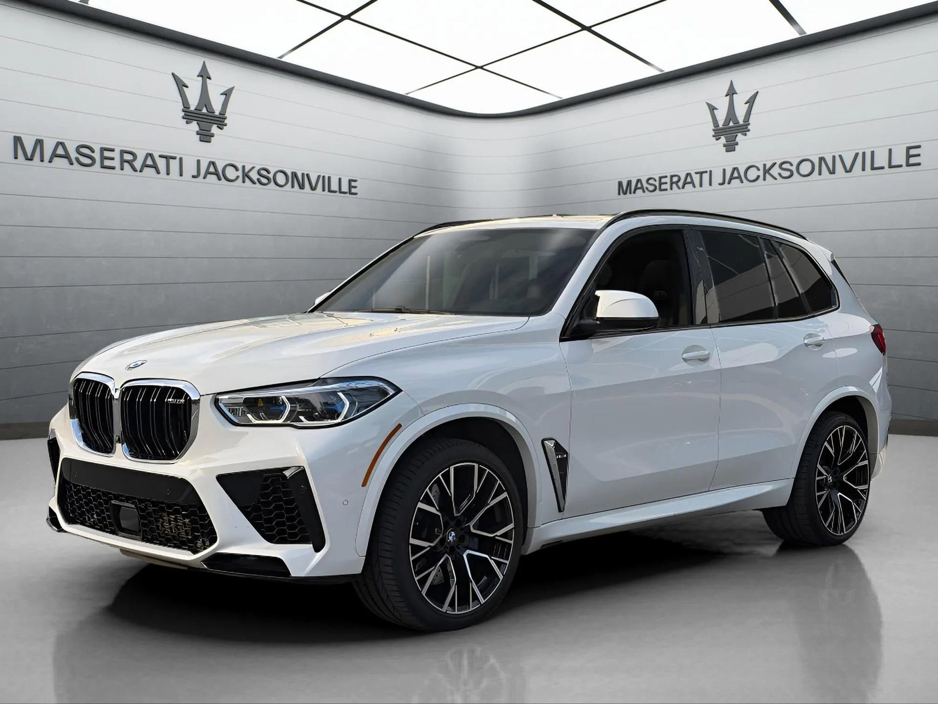 Used 2022 BMW X5 M w/ Executive Package image 7