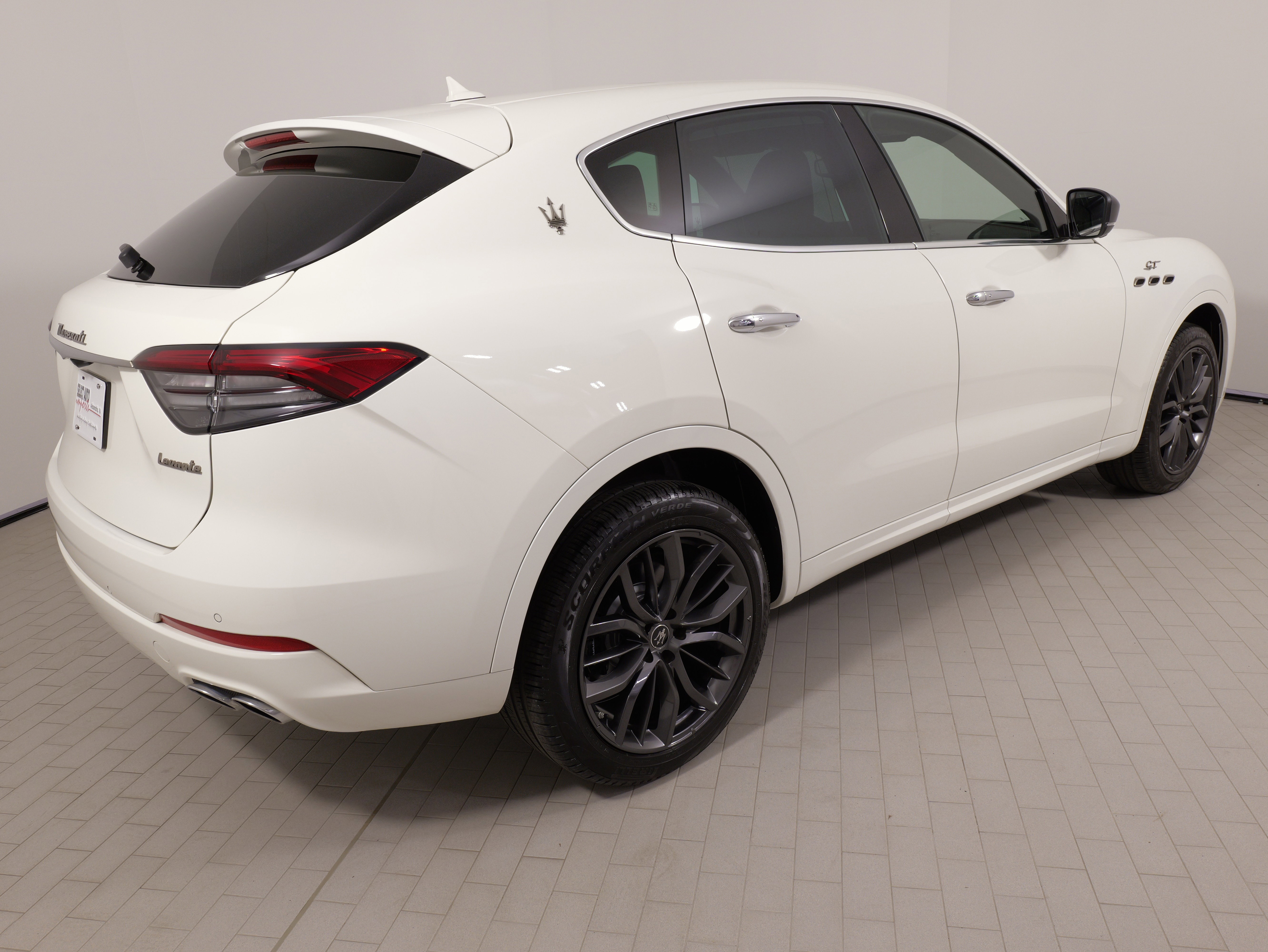 Used 2024 Maserati Levante GT Ultima image 12