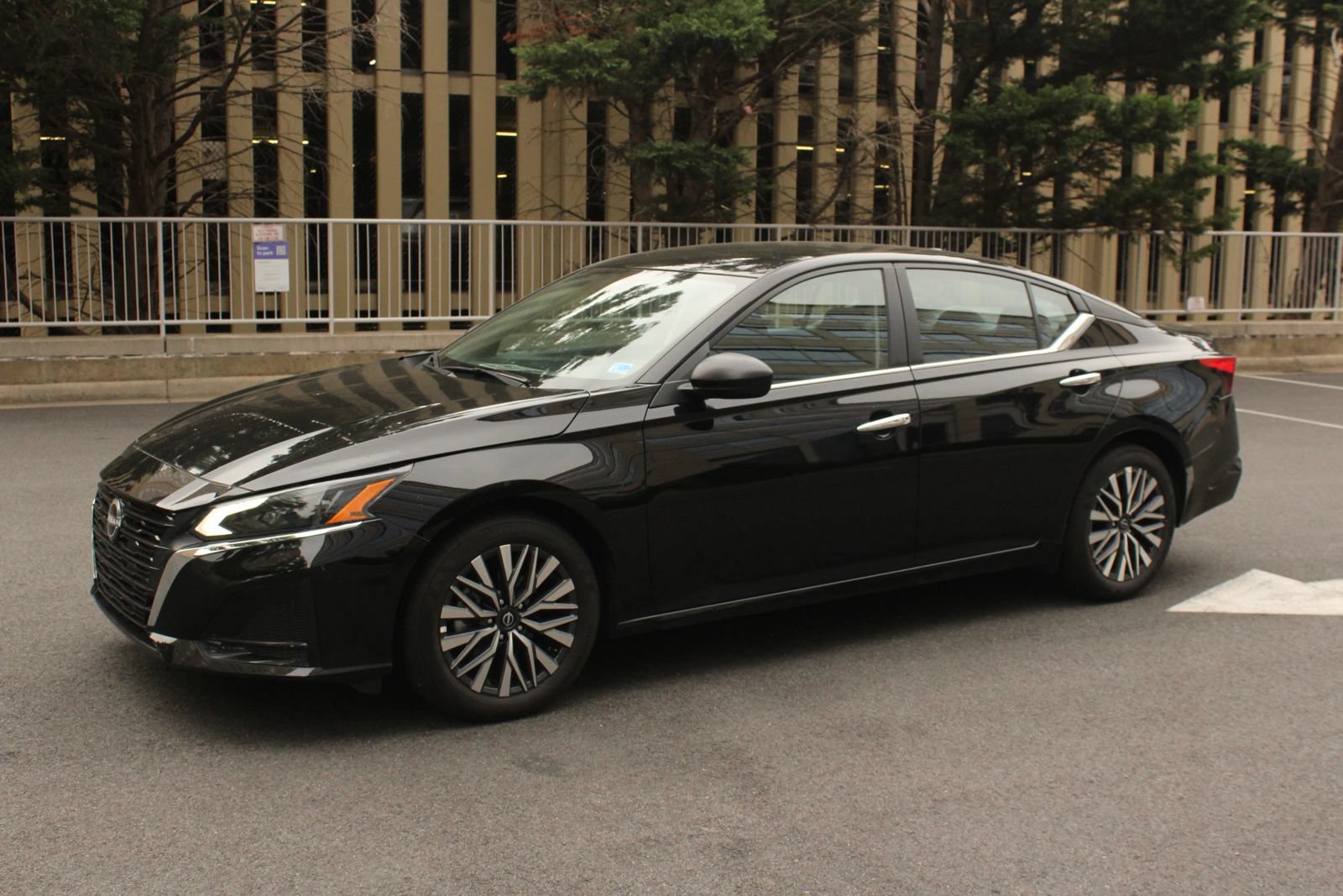 Used 2025 Nissan Altima 2.5 SV FWD image 12