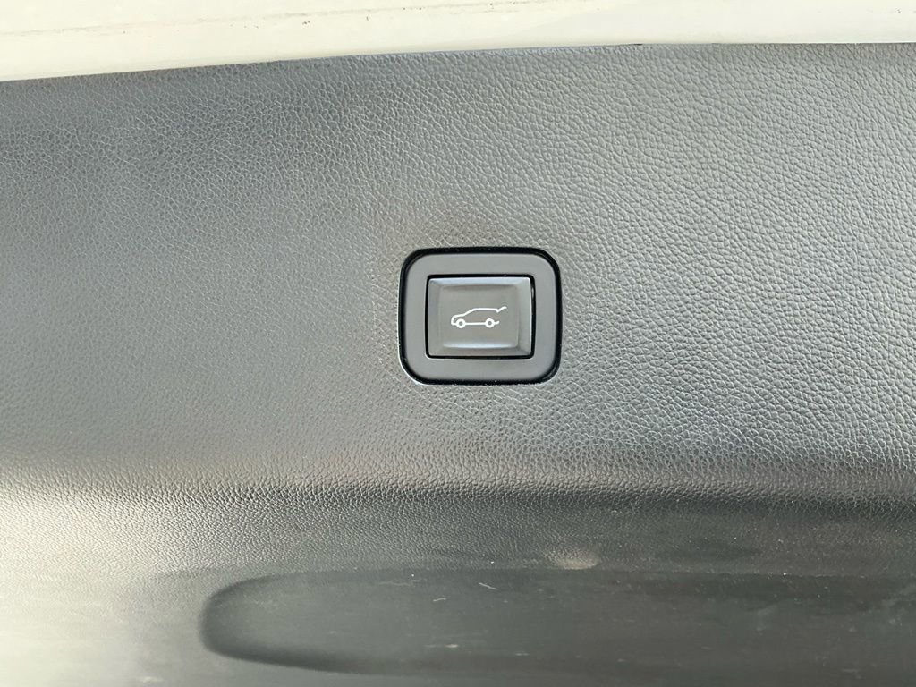 Used 2018 Chevrolet Traverse LT image 25