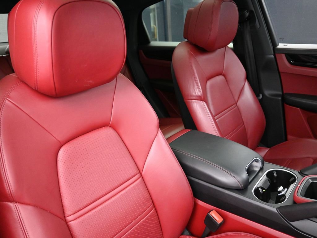 Certified 2022 Porsche Cayenne Coupe AWD/4WD image 30