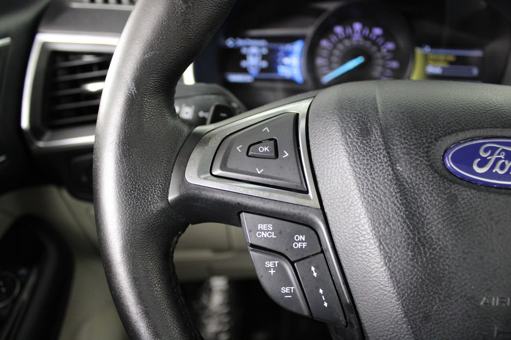 Used 2018 Ford Edge Titanium w/ Equipment Group 301A AWD/4WD image 25