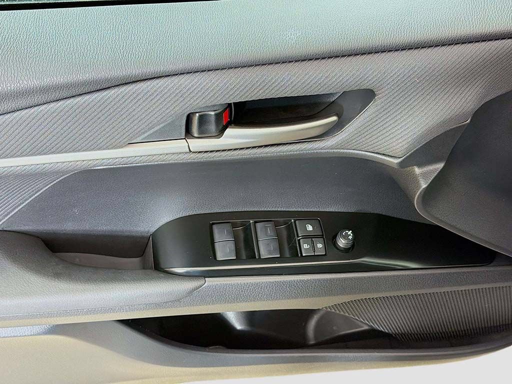 Used 2026 Toyota Camry SE FWD image 29