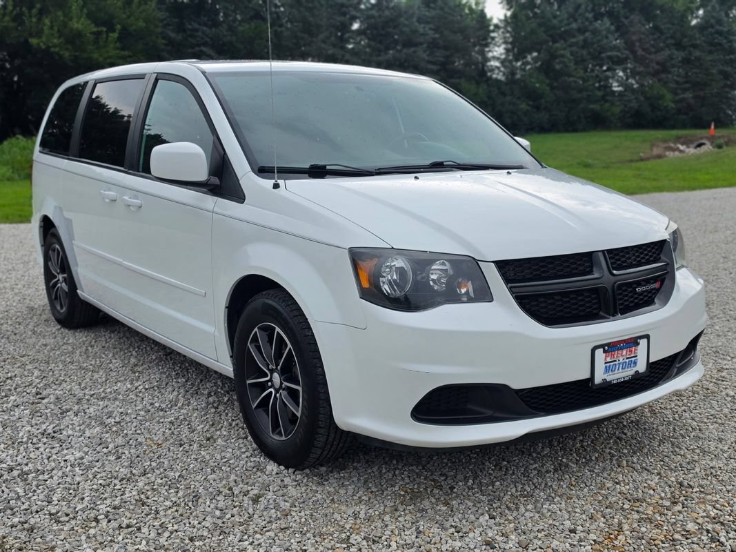 Used 2017 Dodge Grand Caravan SE FWD image 3