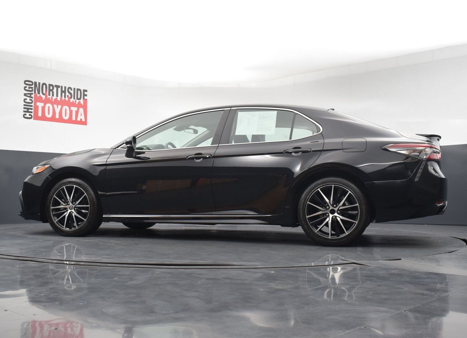Used 2024 Toyota Camry SE AWD/4WD image 25