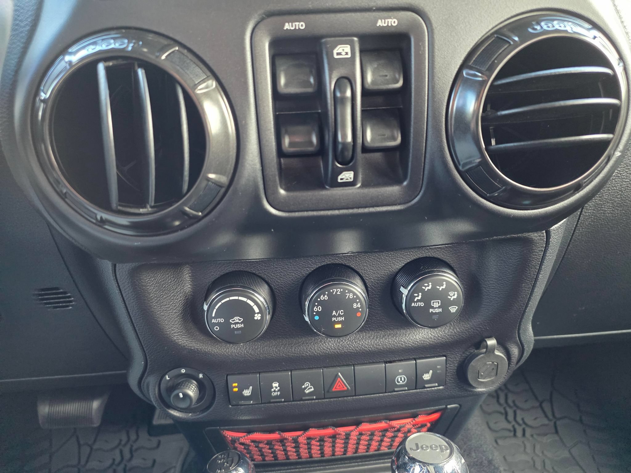 Used 2017 Jeep Wrangler Unlimited Rubicon AWD/4WD image 16