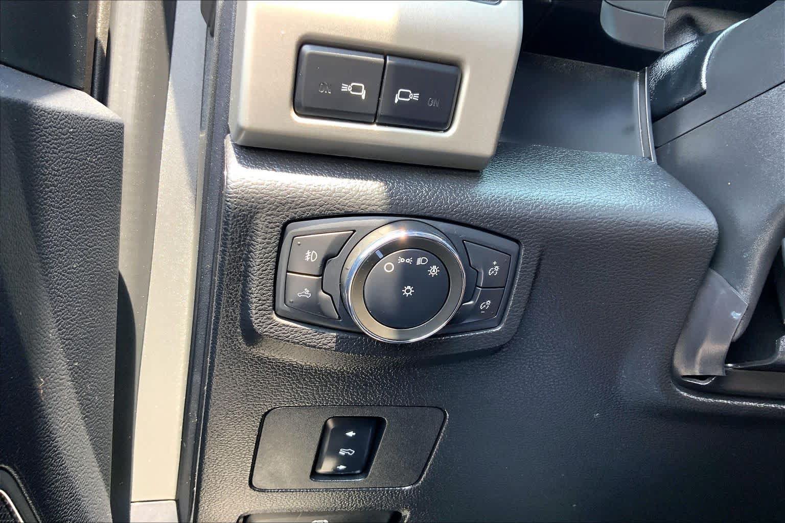 Used 2021 Ford F250 Lariat w/ Lariat Value Package AWD/4WD image 32