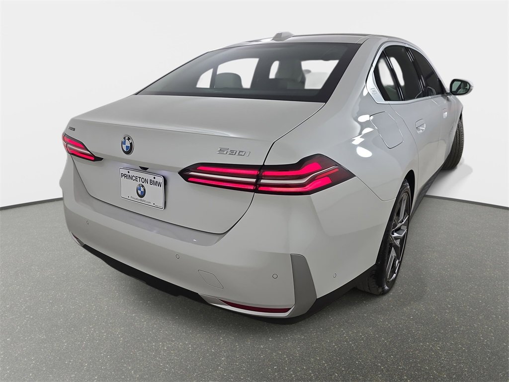Used 2026 BMW 530i xDrive w/ Premium Package image 39