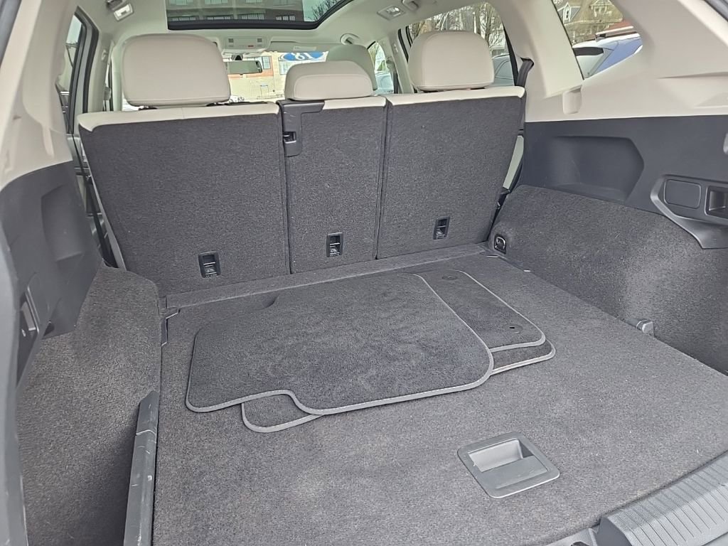 Used 2018 Volkswagen Tiguan SE w/ Panoramic Sunroof Package image 10