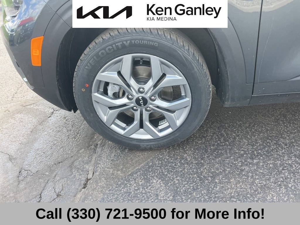 Certified 2024 Kia Seltos S image 17