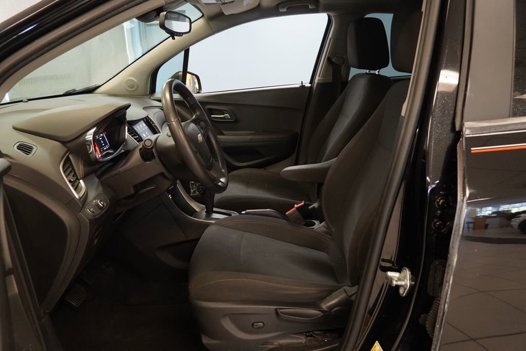 Used 2018 Chevrolet Trax LS FWD image 5