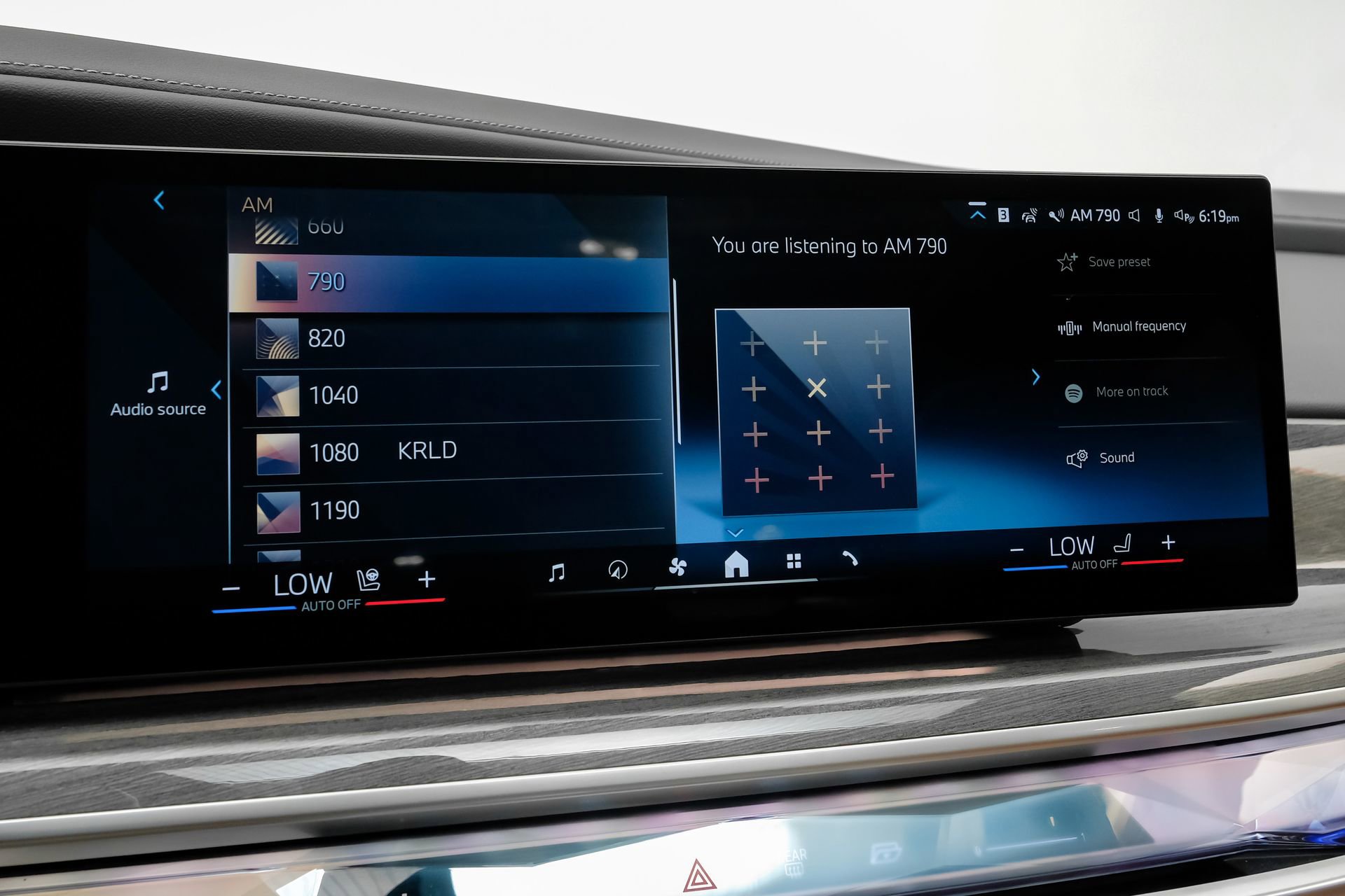 Used 2023 BMW 740i image 32