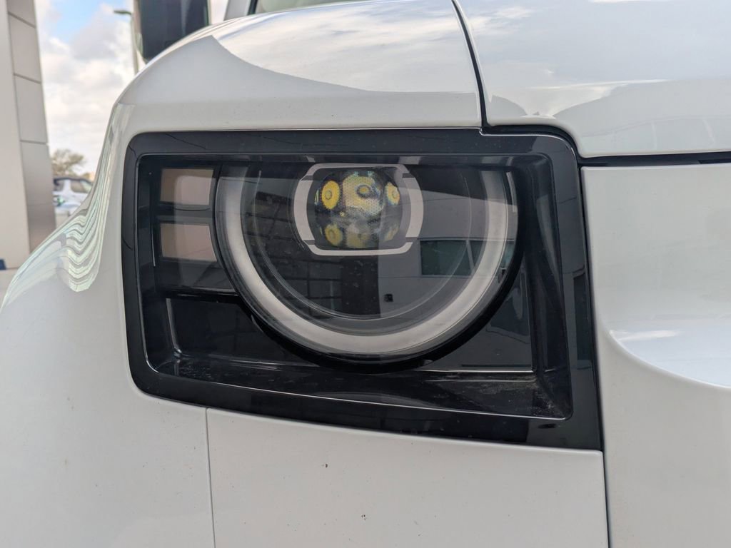 New 2026 Land Rover Defender 110 X-Dynamic SE image 11