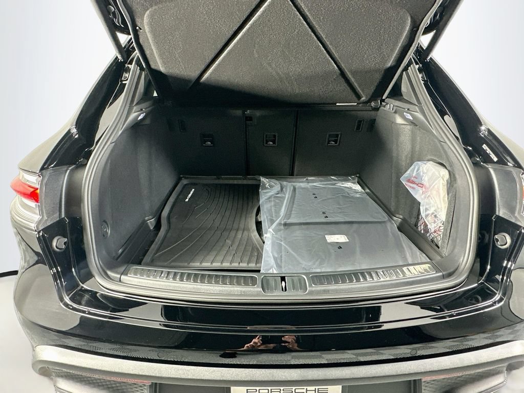 New 2026 Porsche Macan AWD/4WD image 28