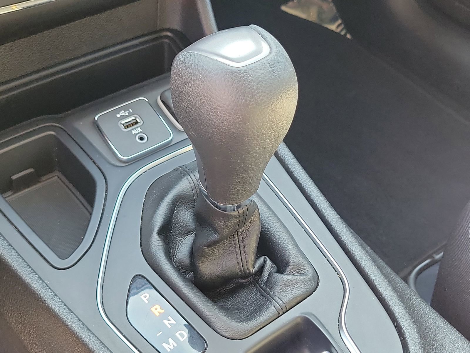 Used 2019 Jeep Cherokee Latitude w/ Popular Appearance Group FWD image 31
