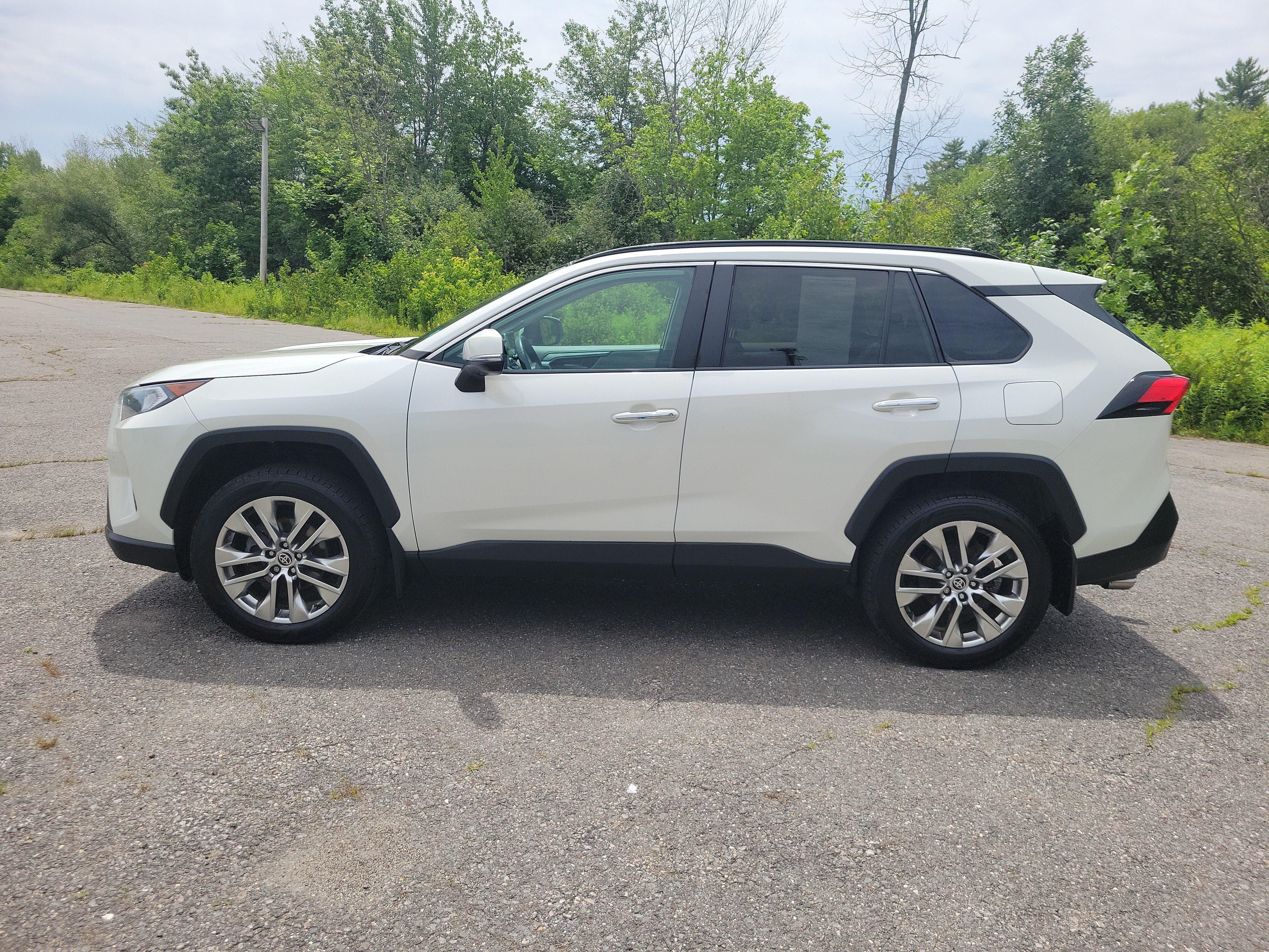 Used 2021 Toyota RAV4 Limited AWD/4WD image 8