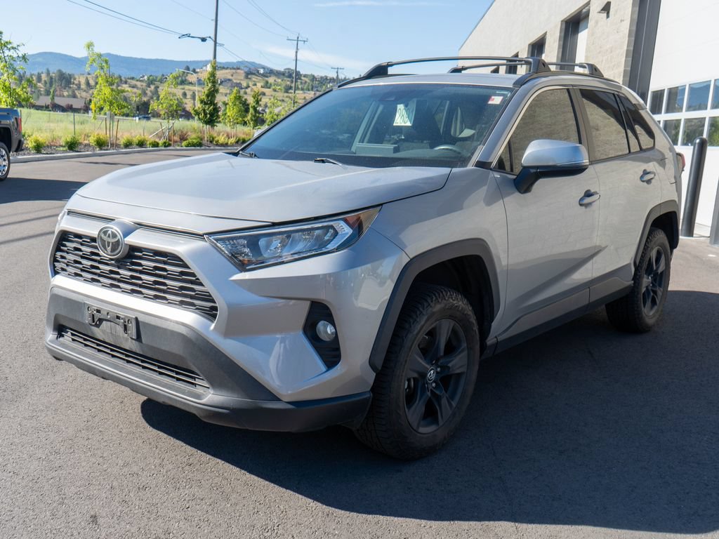 Used 2019 Toyota RAV4 XLE w/ Carpet Mat Package FWD image 3