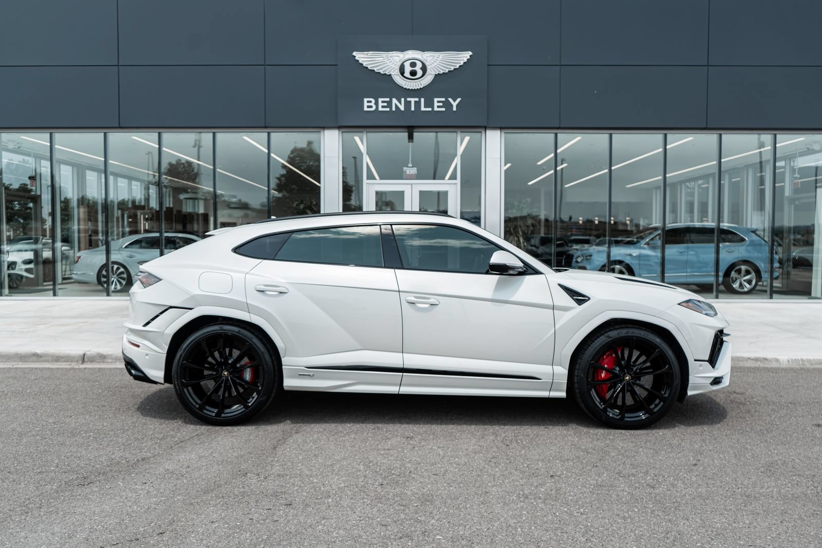 Used 2023 Lamborghini Urus S AWD/4WD image 13