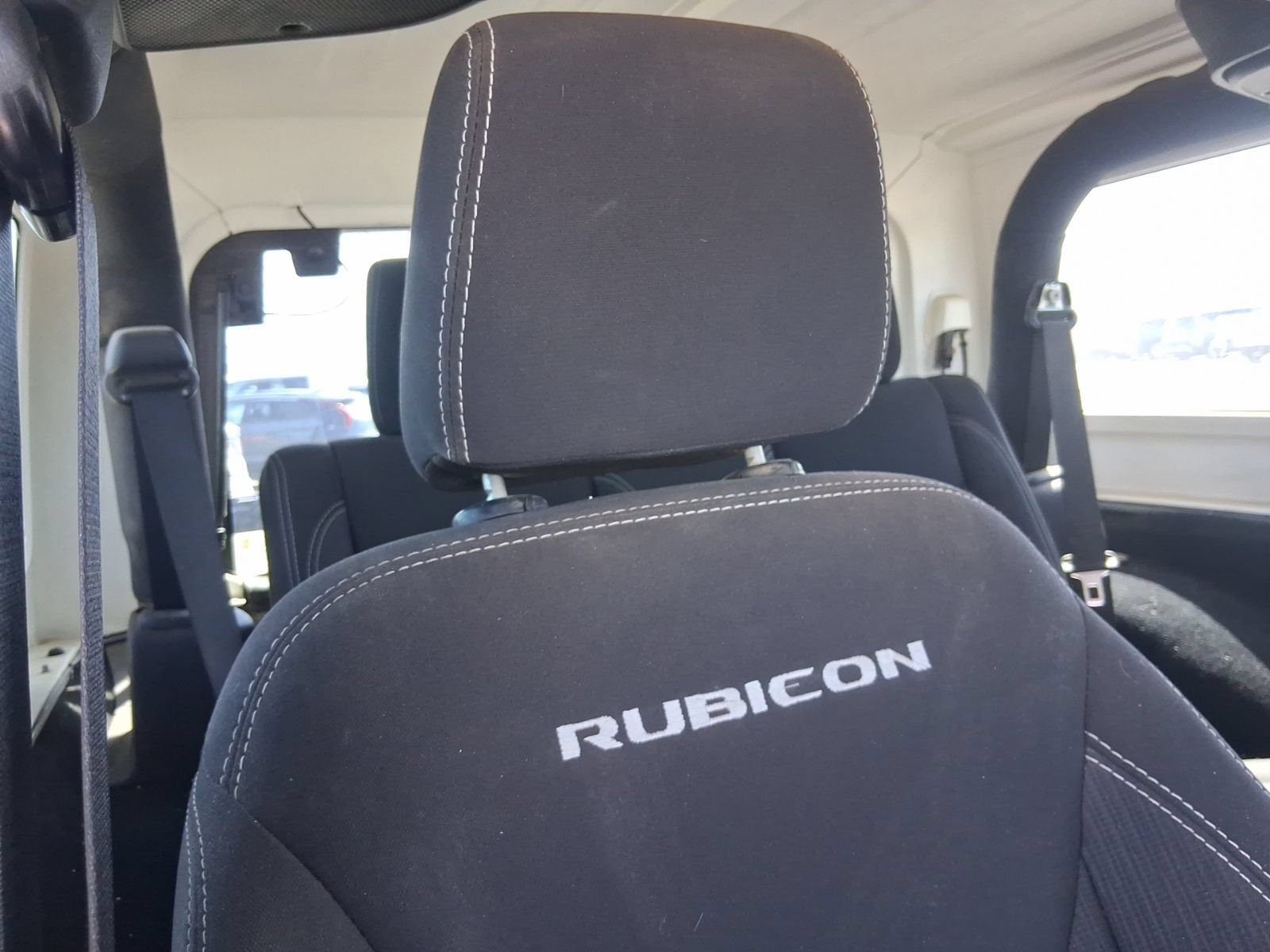 Used 2015 Jeep Wrangler Rubicon w/ Power Convenience Group AWD/4WD image 10