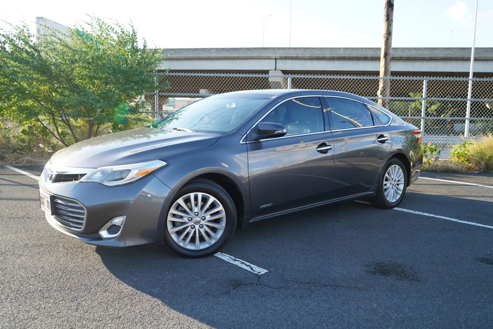 Used 2014 Toyota Avalon Limited FWD image 3
