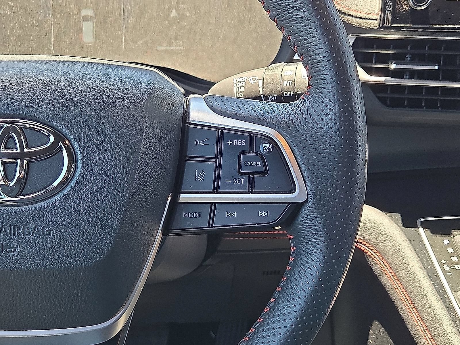 Used 2025 Toyota Sienna XSE w/ XSE Premium Package AWD/4WD image 21