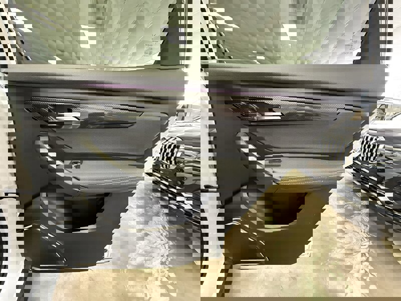 Used 2025 VinFast VF 8 Eco image 12