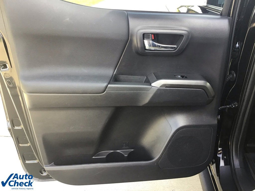 Used 2022 Toyota Tacoma TRD Off-Road image 11