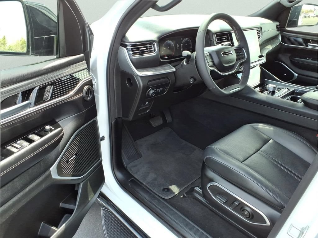 Used 2024 Jeep Wagoneer Series II w/ Flexible Seating Group AWD/4WD image 11