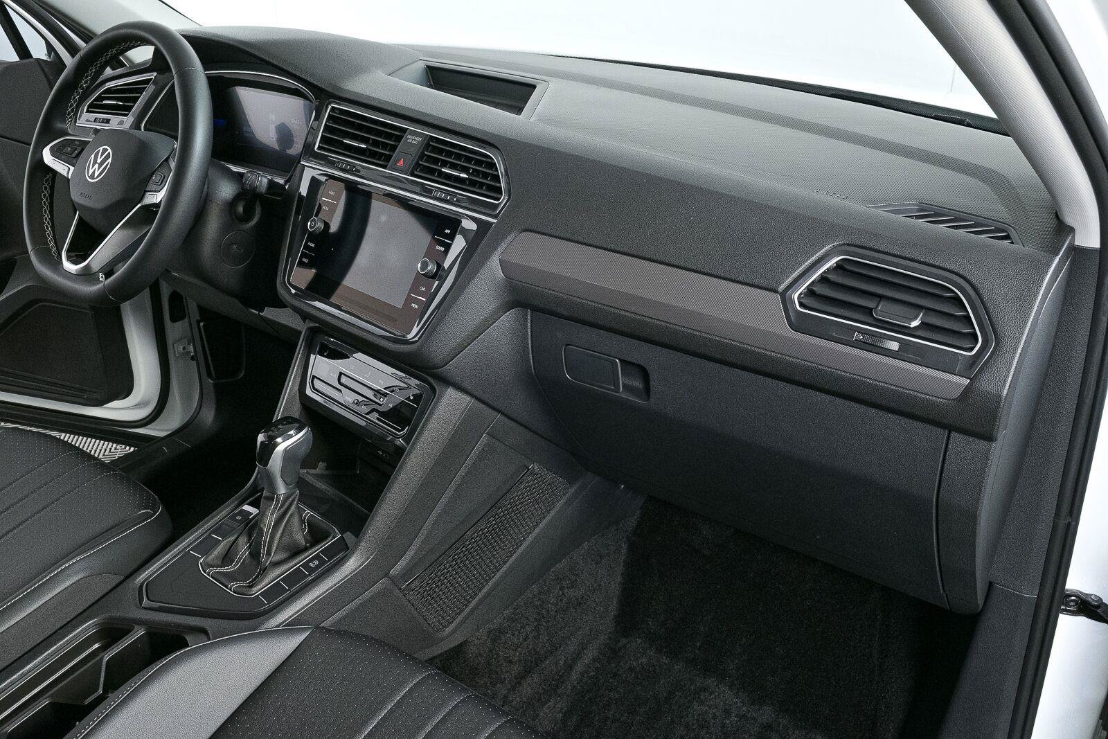 Certified 2023 Volkswagen Tiguan SE FWD image 22