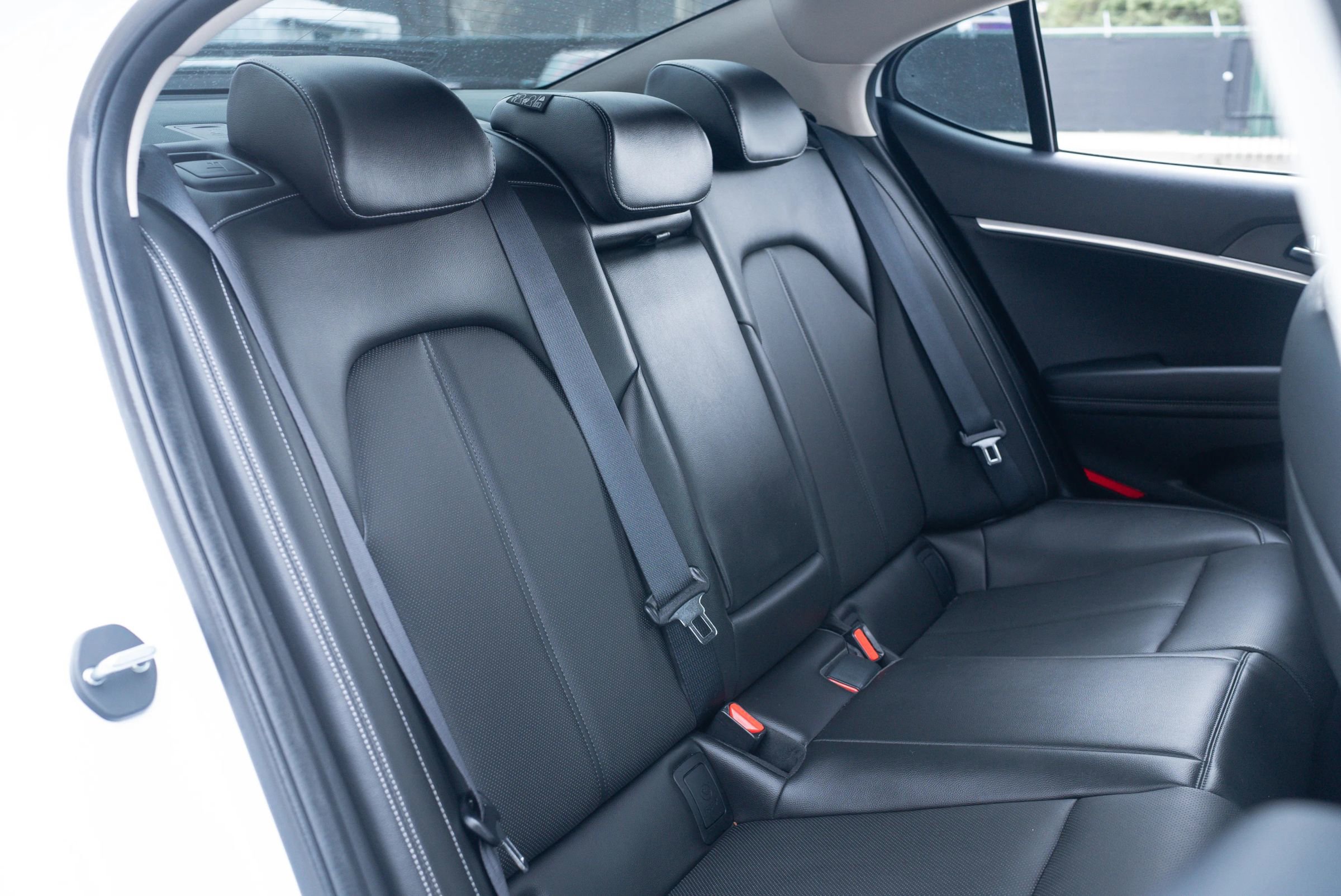 Used 2023 Genesis G70 2.0T image 22
