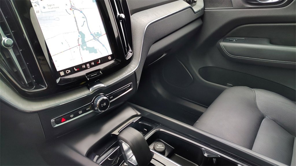 Certified 2025 Volvo XC60 B5 Plus image 22