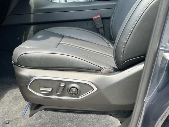 New 2025 Jeep Wagoneer L Series II w/ Convenience Group I AWD/4WD image 11