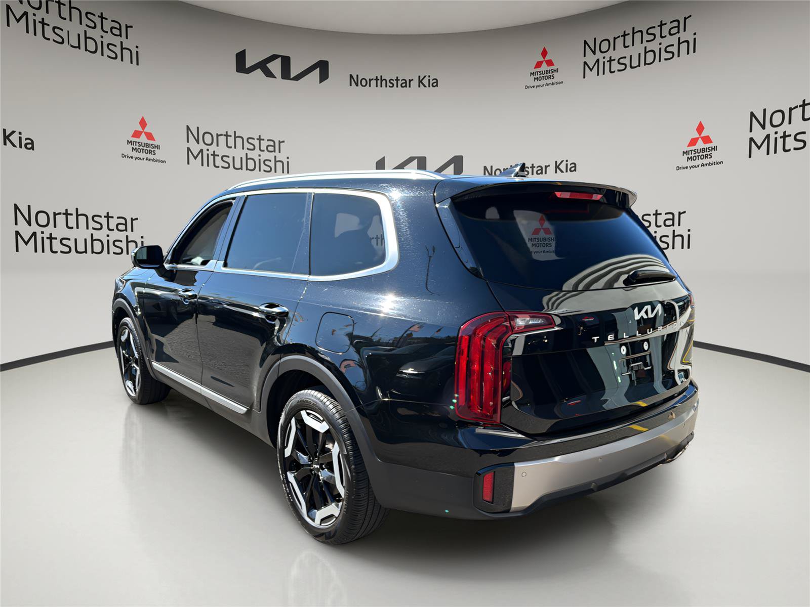 Used 2025 Kia Telluride S AWD/4WD image 3