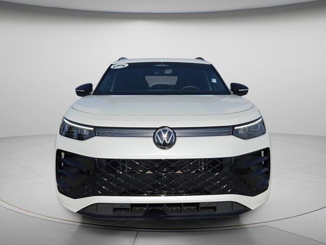 Used 2025 Volkswagen Tiguan SE R-Line FWD image 4