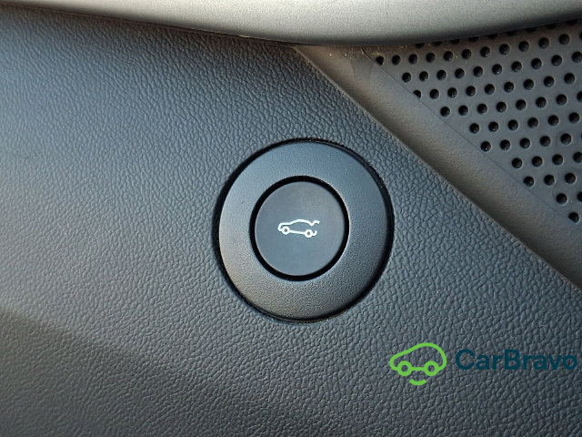Certified 2020 Chevrolet Camaro LT RWD image 24