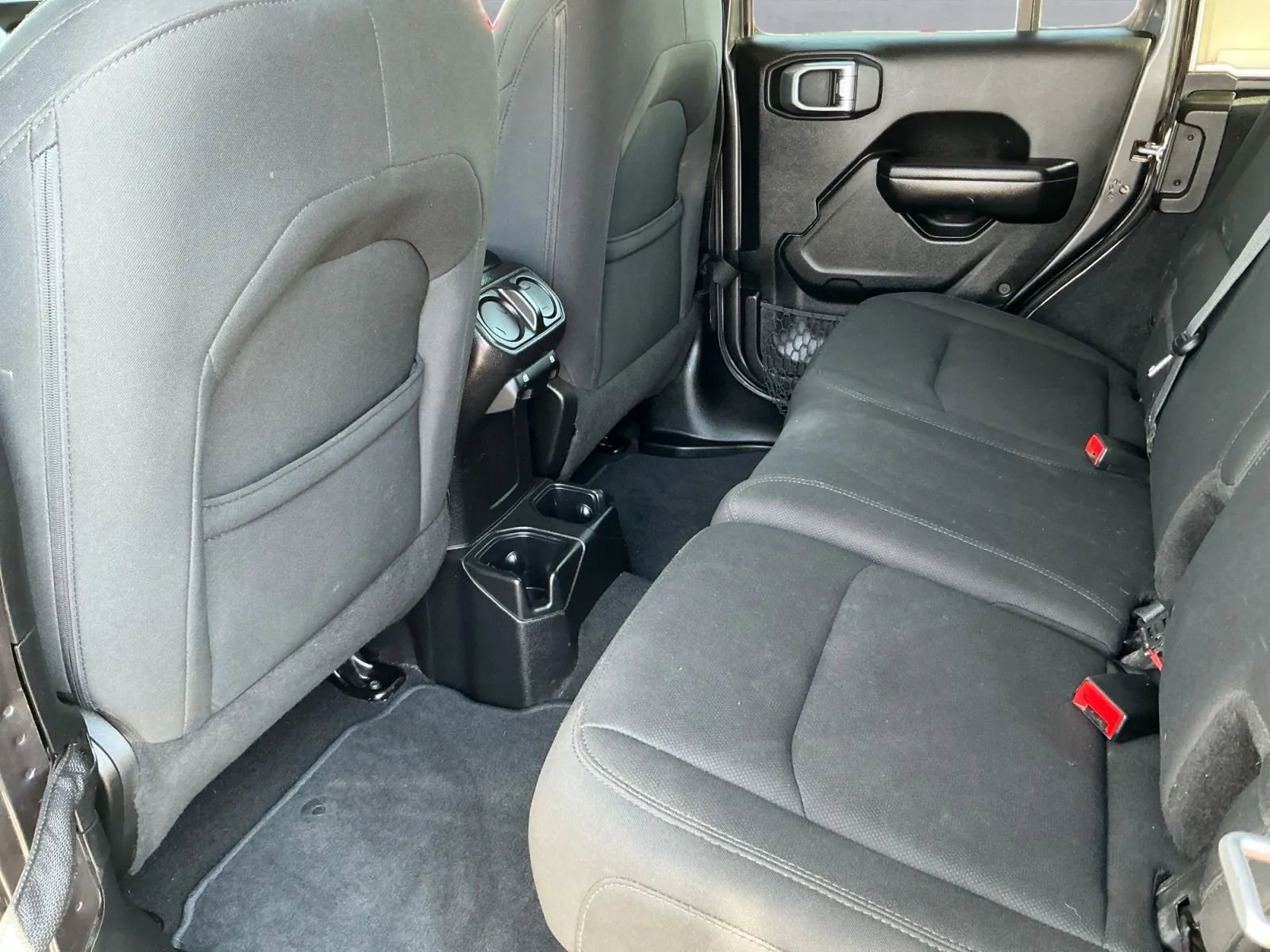 Used 2018 Jeep Wrangler Unlimited Sport S image 15