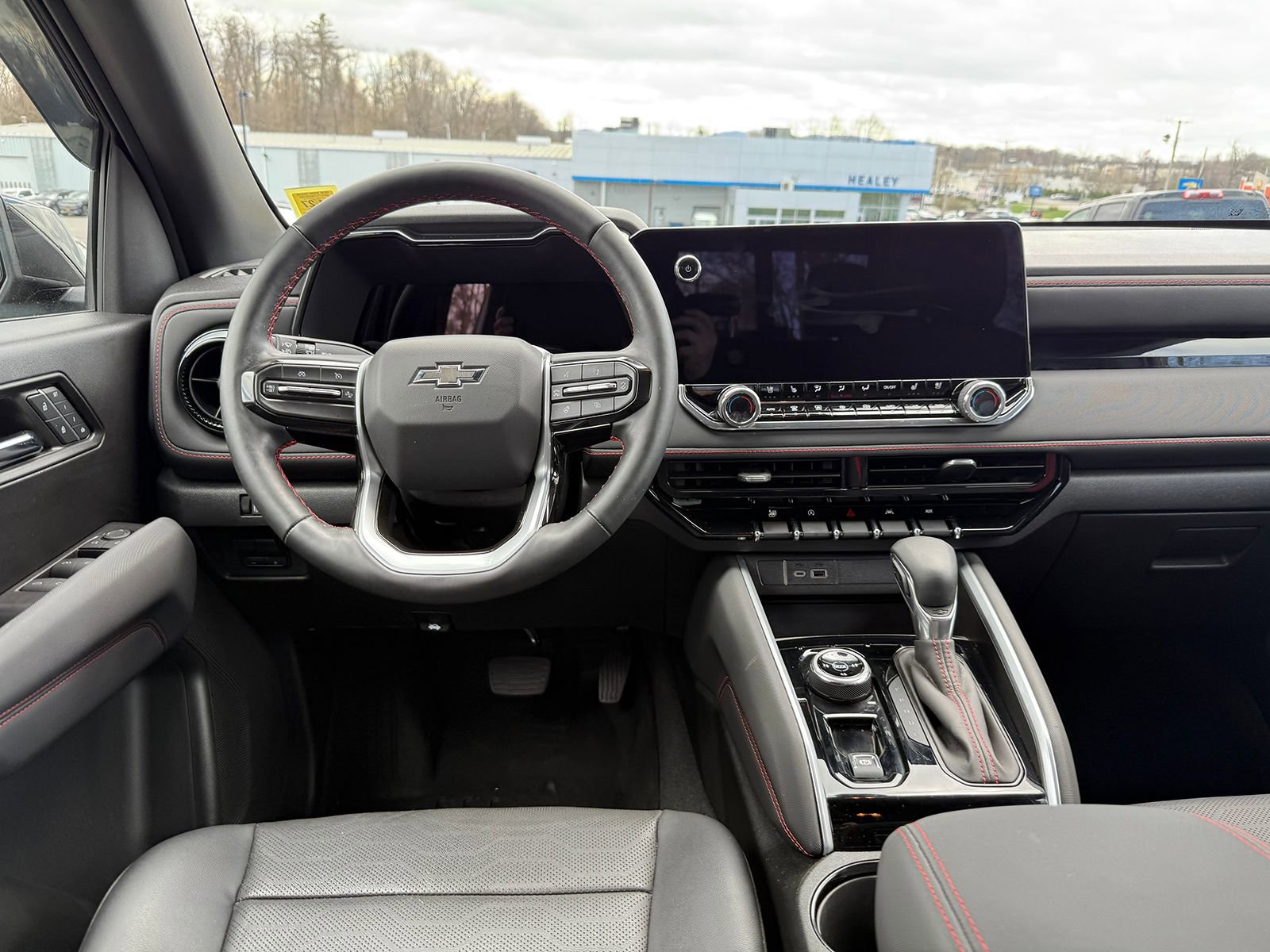 Used 2024 Chevrolet Colorado Z71 w/ Z71 Convenience Package 2 image 21