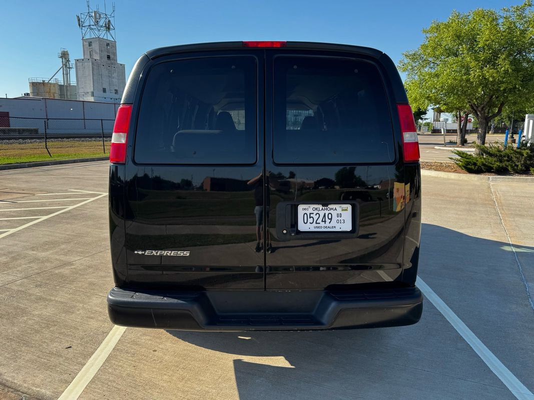Used 2018 Chevrolet Express 2500 LS w/ Driver Convenience Package RWD image 9